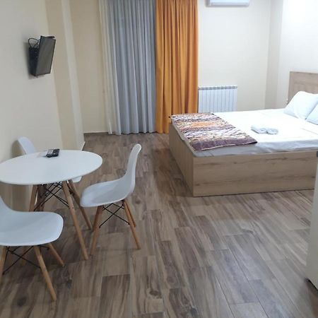 Central Park Apartment Батуми Экстерьер фото